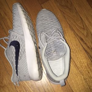 Roche 1 flyknit sz 7